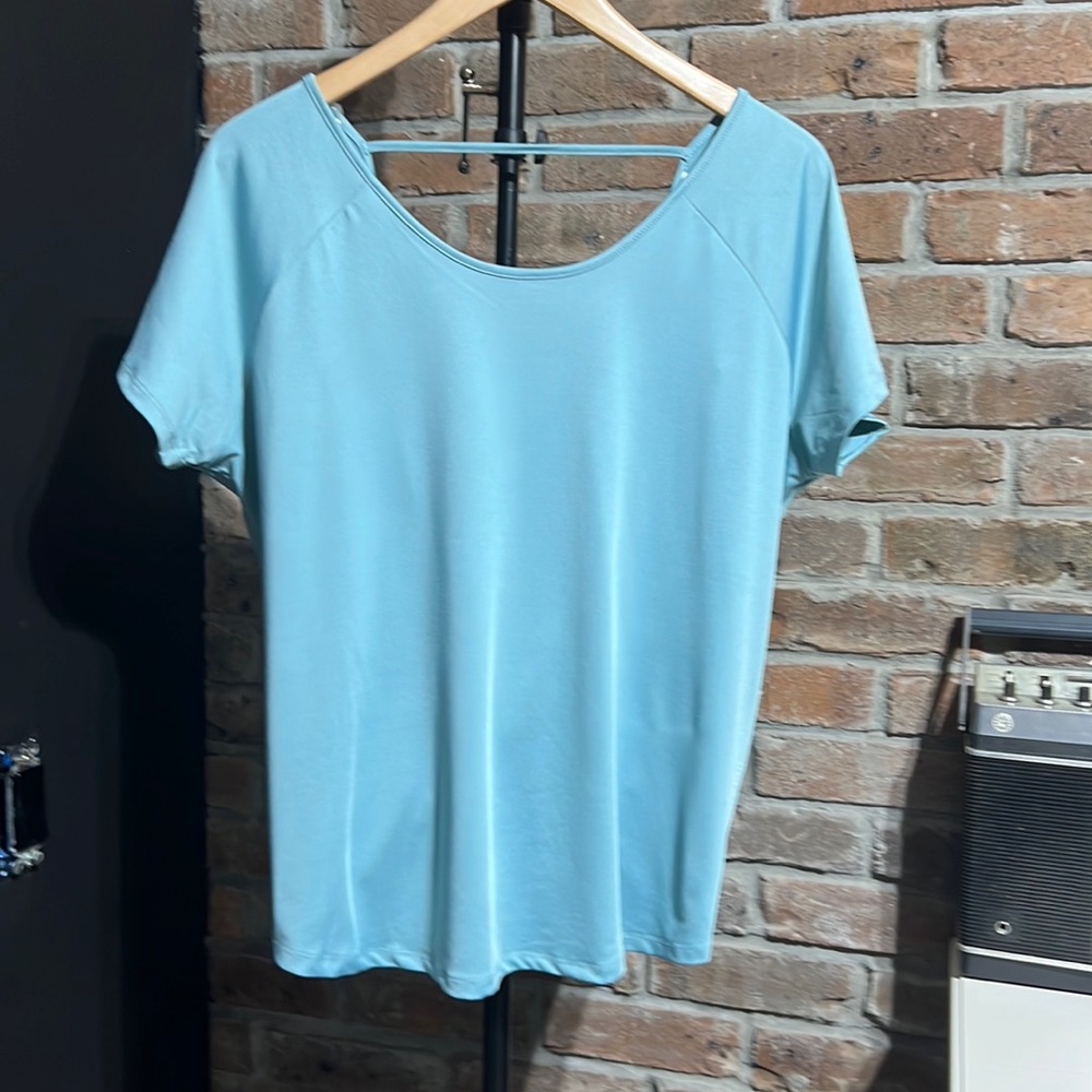 blue “I am brave” low back Illuminative top